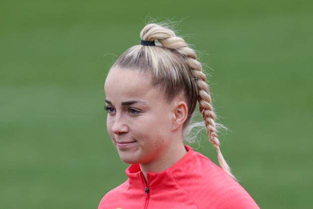 25.02.2026, xgrfx, Fussball DFB-Medientermine, Deutsche Frauennationalmannschaft - Training v.l. Giulia Gwinn (Deutsche Frauennationalmannschaft) (DFL DFB REGULATIONS PROHIBIT ANY USE OF PHOTOGRAPHS as IMAGE SEQUENCES and or QUASI-VIDEO) Frankfurt am Main