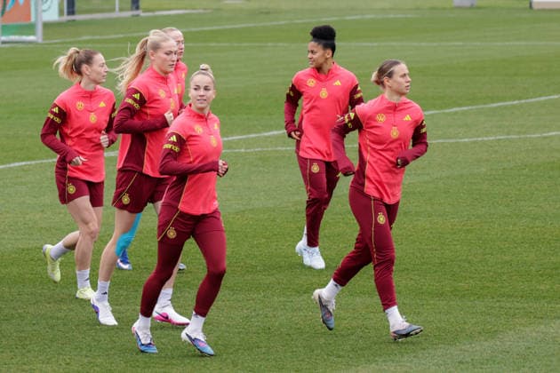 25.02.2026, xgrfx, Fussball DFB-Medientermine, Deutsche Frauennationalmannschaft - Training v.l. Die deutsche Nationalmannschaft trainiert auf dem DFB Campus in Frankfurt. (Deutsche Frauennationalmannschaft) (DFL DFB REGULATIONS PROHIBIT ANY USE OF PHOTOGRAPHS as IMAGE SEQUENCES and or QUASI-VIDEO) Frankfurt am Main