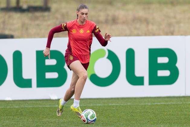 Training Deutsche Fußball-Nationalmannschaft der Frauen Jule Brand (Olympique Lyon). Training der Frauen-Nationalmannschaft vor den WM-Qualifikationsspielen gegen Slowenien und Norwegen am 25. Februar 2026 in Frankfurt am Main, Frankfurt am Main Hessen Deutschland DFB-Campus