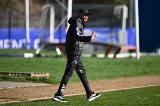 Paris FC Training Session - Paris This pictures shows Antoine Kombouare the new coach of Paris FC during his first training session with Paris FC in Orly, near Paris, France, on February 25, 2026. Photo by Eliot Blondet ABACAPRESS.COM Paris France  Copyright: xBlondetxEliot ABACAx