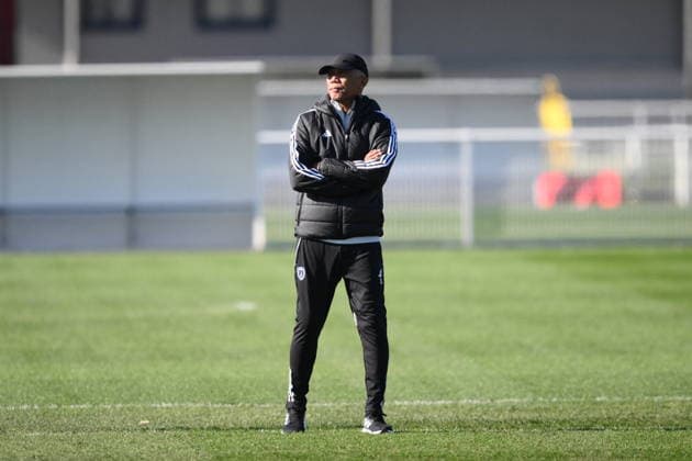 Paris FC Training Session - Paris This pictures shows Antoine Kombouare the new coach of Paris FC during his first training session with Paris FC in Orly, near Paris, France, on February 25, 2026. Photo by Eliot Blondet ABACAPRESS.COM Paris France  Copyright: xBlondetxEliot ABACAx