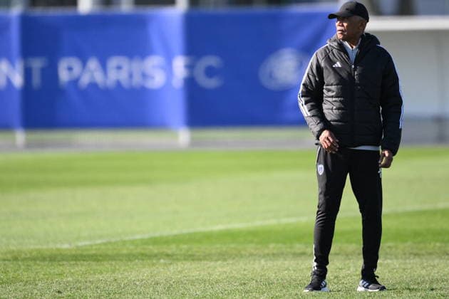 Paris FC Training Session - Paris This pictures shows Antoine Kombouare the new coach of Paris FC during his first training session with Paris FC in Orly, near Paris, France, on February 25, 2026. Photo by Eliot Blondet ABACAPRESS.COM Paris France  Copyright: xBlondetxEliot ABACAx