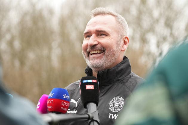 Fußball I Herren I Saison 2025-2026 I 2. Bundesliga I Training I Holstein Kiel I 25.02.2026 Tim Walter (Trainer, Holstein Kiel) im Interview Kiel CITTI FUSSBALL PARK Schleswig-Holstein Deutschland *** Soccer I Men I Season 2025 2026 I 2 Bundesliga I Training I Holstein Kiel I 25 02 2026 Tim Walter Coach, Holstein Kiel in an interview Kiel CITTI FUSSBALL PARK Schleswig Holstein Germany Copyright: xLobeca MaschaxHolmx