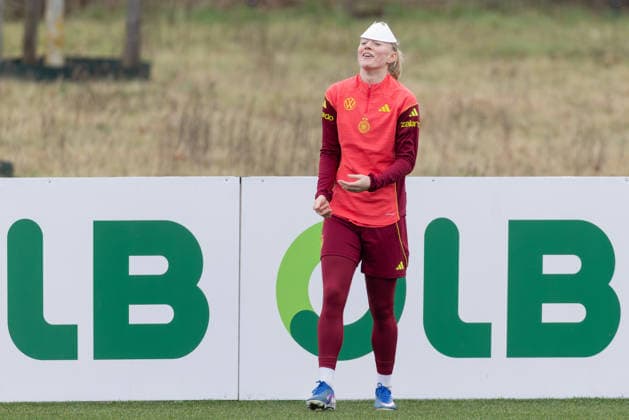 Training Deutsche Fußball-Nationalmannschaft der Frauen Spaß beim Training hat Lea Schüller Manchester United, ManU . Training der Frauen-Nationalmannschaft vor den WM-Qualifikationsspielen gegen Slowenien und Norwegen am 25. Februar 2026 in Frankfurt am Main, Frankfurt am Main Hessen Deutschland DFB-Campus