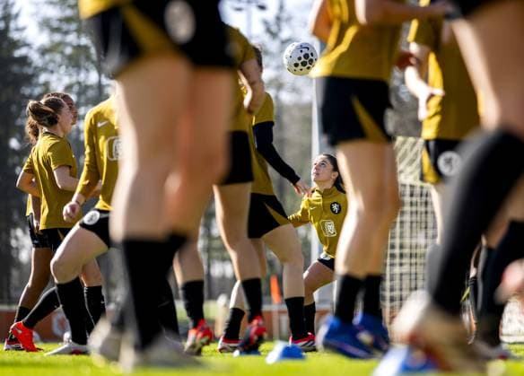 ZEIST - Danielle van de Donk during a training session prior to the Dutch women s World Cup qualifier against Poland. KOEN VAN WEEL ANP xVIxANPxSportx xxANPxIVx 551723053 originalFilename: 551723053.jpg
