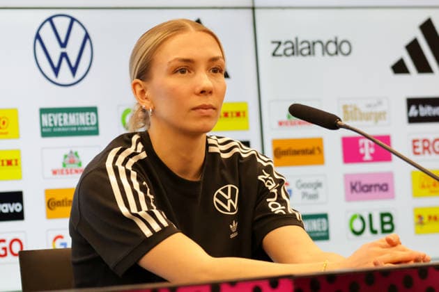 25.02.2026, xgrfx, Fussball DFB-Medientermine, Deutsche Frauennationalmannschaft - Training v.l. Elisa Senß (Deutsche Frauennationalmannschaft) (DFL DFB REGULATIONS PROHIBIT ANY USE OF PHOTOGRAPHS as IMAGE SEQUENCES and or QUASI-VIDEO) Frankfurt am Main