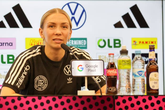 25.02.2026, xgrfx, Fussball DFB-Medientermine, Deutsche Frauennationalmannschaft - Training v.l. Elisa Senß (Deutsche Frauennationalmannschaft) (DFL DFB REGULATIONS PROHIBIT ANY USE OF PHOTOGRAPHS as IMAGE SEQUENCES and or QUASI-VIDEO) Frankfurt am Main
