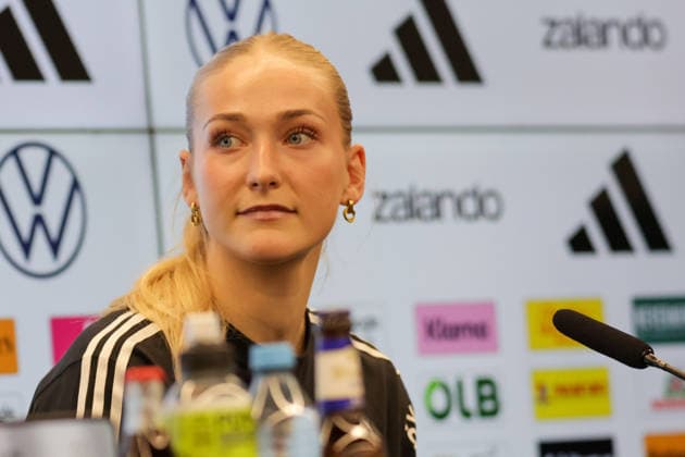 25.02.2026, xgrfx, Fussball DFB-Medientermine, Deutsche Frauennationalmannschaft - Training v.l. Camilla Küver (Deutsche Frauennationalmannschaft) (DFL DFB REGULATIONS PROHIBIT ANY USE OF PHOTOGRAPHS as IMAGE SEQUENCES and or QUASI-VIDEO) Frankfurt am Main