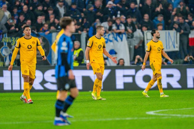 25.02.2026, Atalanta Bergamo vs. Borussia Dortmund, UEFA Champions League, Playoffs-Rückspiel Tor zum 1:0 durch Gianluca Scamacca (Atalanta Bergamo) Jobe Bellingham (Borussia Dortmund, 7) Waldemar Anton (Borussia Dortmund, 3) Ramy Bensebaini (Borussia Dortmund, 5) Regulations prohibit any use of photographs as image sequences and or quasi video Copyright: xBahhoxKarax