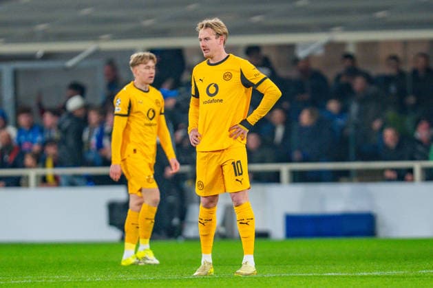 25.02.2026, Atalanta Bergamo vs. Borussia Dortmund, UEFA Champions League, Playoffs-Rückspiel Tor zum 1:0 durch Gianluca Scamacca (Atalanta Bergamo) Julian Brandt (Borussia Dortmund, 10) Daniel Svensson (Borussia Dortmund, 24) Regulations prohibit any use of photographs as image sequences and or quasi video Copyright: xBahhoxKarax