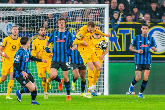 25.02.2026, Atalanta Bergamo vs. Borussia Dortmund, UEFA Champions League, Playoffs-Rückspiel Maximilian Beier (Borussia Dortmund, 14) Regulations prohibit any use of photographs as image sequences and or quasi video Copyright: xBahhoxKarax