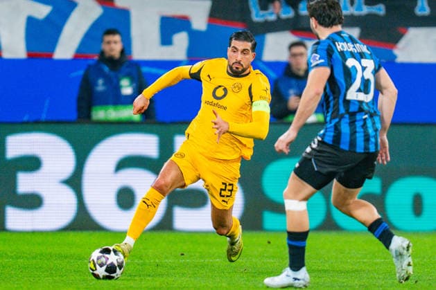 25.02.2026, Atalanta Bergamo vs. Borussia Dortmund, UEFA Champions League, Playoffs-Rückspiel Emre Can (Borussia Dortmund, 23) Sead Kolasinac (Atalanta Bergamo) Regulations prohibit any use of photographs as image sequences and or quasi video Copyright: xBahhoxKarax