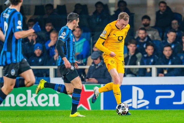 25.02.2026, Atalanta Bergamo vs. Borussia Dortmund, UEFA Champions League, Playoffs-Rückspiel Maximilian Beier (Borussia Dortmund, 14) Regulations prohibit any use of photographs as image sequences and or quasi video Copyright: xBahhoxKarax