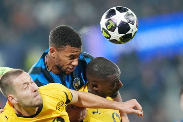 Atalanta s Isak Hien fights for the ball with Dortmund™s Felix Nmecha during the Uefa Champions League soccer match between Atalanta and Borussia Dortmund at the New Balance Stadium in Bergamo , north Italy - Wednesday , February 25 , 2026. - Soccer .  Copyright: xSpada LaPressex