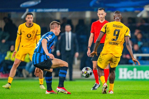 25.02.2026, Atalanta Bergamo vs. Borussia Dortmund, UEFA Champions League, Playoffs-Rückspiel Serhou Guirassy (Borussia Dortmund, 9) Felix Nmecha (Borussia Dortmund, 8) Regulations prohibit any use of photographs as image sequences and or quasi video Copyright: xBahhoxKarax