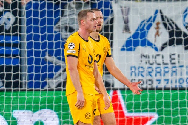 25.02.2026, Atalanta Bergamo vs. Borussia Dortmund, UEFA Champions League, Playoffs-Rückspiel Julian Ryerson (Borussia Dortmund, 26) Waldemar Anton (Borussia Dortmund, 3) Regulations prohibit any use of photographs as image sequences and or quasi video Copyright: xBahhoxKarax