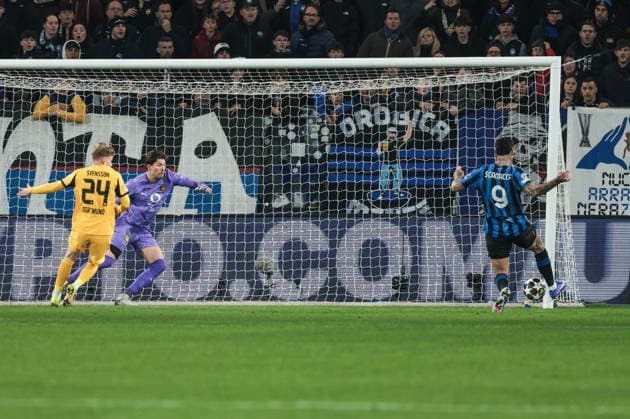 Atalanta BC v Borussia Dortmund - UEFA Champions League 2025 26 League Knockout Play-off Second Leg Gianluca Scamacca of Atalanta BC scores a goal during the UEFA Champions League 2025 26 League Knockout Play-off Second Leg match between Atalanta BC and Borussia Dortmund in Bergamo, Italy, on February 25, 2026, at New Balance Arena. Bergamo Italy  Copyright: xEmanuelexComincinix originalFilename:comincini-atalanta260225_npUkF.jpg