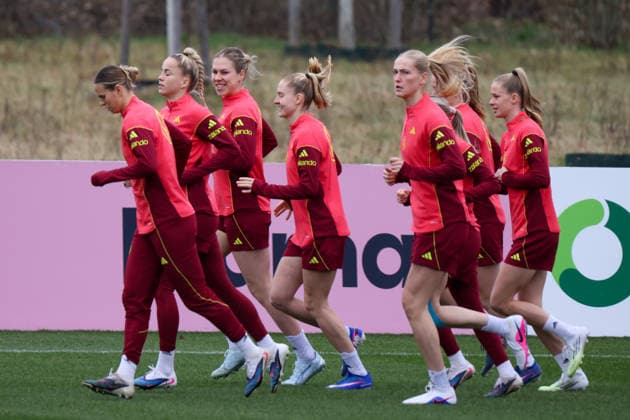 Frankfurt am Main, Deutschland 25. Februar 2026: Vorbereitung auf das Frauen WM-Qualifikationsspiel Deutschland vs. Slovenien - Training Im Bild: v.li. Klara Bühl Buehl (Deutschland), Giulia Gwinn (Deutschland), Rebecca Knaak (Deutschland), Janina Minge (Deutschland), Camilla Küver Kuever (Deutschland) und Vivien Endemann (Deutschland) Copyright: HMBxMedia MadeleinexFantini