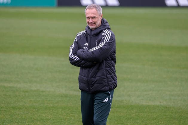 Frankfurt am Main, Deutschland 25. Februar 2026: Vorbereitung auf das Frauen WM-Qualifikationsspiel Deutschland vs. Slovenien - Training Im Bild: Bundestrainer Christian Wück Wueck (Deutschland) lachend Copyright: HMBxMedia MadeleinexFantini