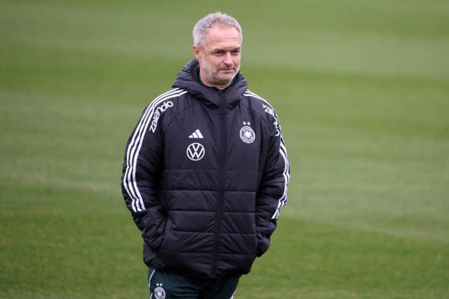 Frankfurt am Main, Deutschland 25. Februar 2026: Vorbereitung auf das Frauen WM-Qualifikationsspiel Deutschland vs. Slovenien - Training Im Bild: Bundestrainer Christian Wück Wueck (Deutschland) Copyright: HMBxMedia MadeleinexFantini
