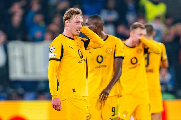 25.02.2026, Atalanta Bergamo vs. Borussia Dortmund, UEFA Champions League, Playoffs-Rückspiel Tor zum 2:0 durch Davide Zappacosta (Atalanta Bergamo) Julian Brandt (Borussia Dortmund, 10) Serhou Guirassy (Borussia Dortmund, 9) Julian Ryerson (Borussia Dortmund, 26) unzufrieden Regulations prohibit any use of photographs as image sequences and or quasi video Copyright: xBahhoxKarax