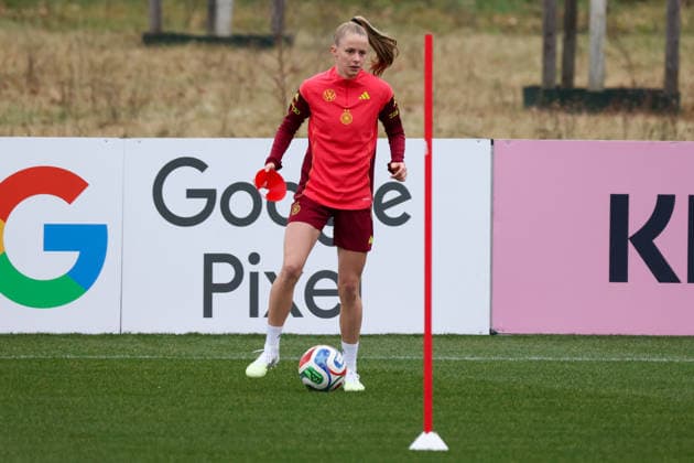 Frankfurt am Main, Deutschland 25. Februar 2026: Vorbereitung auf das Frauen WM-Qualifikationsspiel Deutschland vs. Slovenien - Training Im Bild: Vivien Endemann (Deutschland) Copyright: HMBxMedia MadeleinexFantini