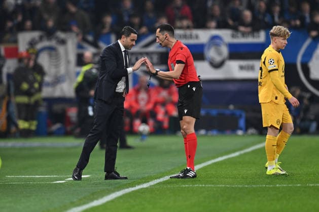 Atalanta BC v Borussia Dortmund - UEFA Champions League 2025 26 League Knockout Play-off Second Leg Raffaele Palladino, coach of Atalanta B.C., and referee Jose Maria Sanchez (ESP) participate in the UEFA Champions League 2025 26 League Knockout Play-off Second Leg match between Atalanta B.C. and Borussia Dortmund at the Bergamo Stadium in Bergamo, Italy, on February 25, 2026. Bergamo Italy Italy  Copyright: xDomenicoxCippitellix originalFilename:cippitelli-atalanta260225_npZ0w.jpg