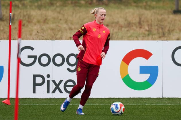 Frankfurt am Main, Deutschland 25. Februar 2026: Vorbereitung auf das Frauen WM-Qualifikationsspiel Deutschland vs. Slovenien - Training Im Bild: Lea Schüller Schueller (Deutschland) Copyright: HMBxMedia MadeleinexFantini