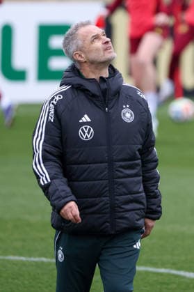 Frankfurt am Main, Deutschland 25. Februar 2026: Vorbereitung auf das Frauen WM-Qualifikationsspiel Deutschland vs. Slovenien - Training Im Bild: Bundestrainer Christian Wück Wueck (Deutschland) Copyright: HMBxMedia MadeleinexFantini