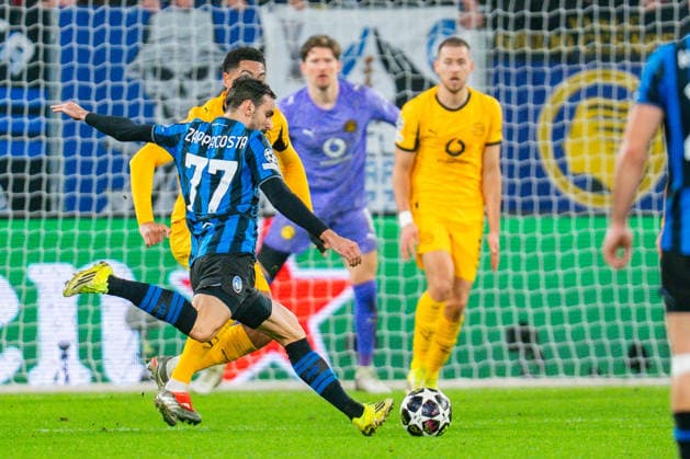 25.02.2026, Atalanta Bergamo vs. Borussia Dortmund, UEFA Champions League, Playoffs-Rückspiel Tor zum 2:0 durch Davide Zappacosta (Atalanta Bergamo) Jobe Bellingham (Borussia Dortmund, 7) Regulations prohibit any use of photographs as image sequences and or quasi video Copyright: xBahhoxKarax
