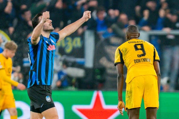25.02.2026, Atalanta Bergamo vs. Borussia Dortmund, UEFA Champions League, Playoffs-Rückspiel Tor zum 2:0 durch Davide Zappacosta (Atalanta Bergamo) Sead Kolasinac (Atalanta Bergamo) Serhou Guirassy (Borussia Dortmund, 9) Regulations prohibit any use of photographs as image sequences and or quasi video Copyright: xBahhoxKarax