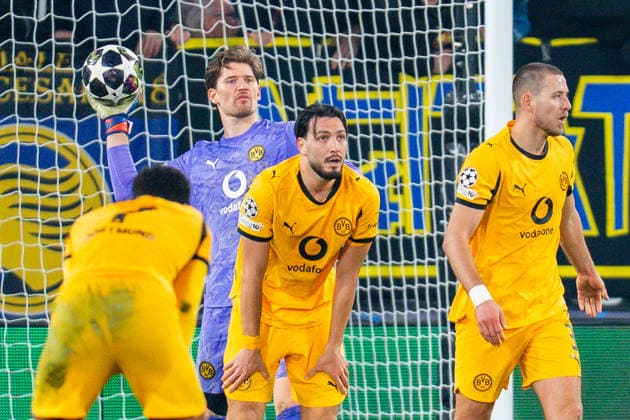 25.02.2026, Atalanta Bergamo vs. Borussia Dortmund, UEFA Champions League, Playoffs-Rückspiel Tor zum 2:0 durch Davide Zappacosta (Atalanta Bergamo) Waldemar Anton (Borussia Dortmund, 3) Ramy Bensebaini (Borussia Dortmund, 5) Gregor Kobel (Borussia Dortmund, 1) Jobe Bellingham (Borussia Dortmund, 7) Regulations prohibit any use of photographs as image sequences and or quasi video Copyright: xBahhoxKarax