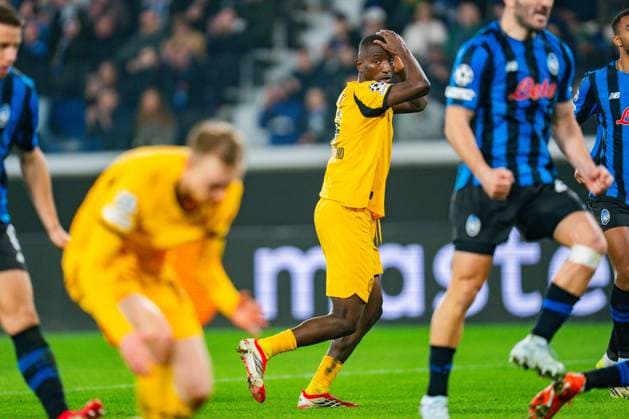 25.02.2026, Atalanta Bergamo vs. Borussia Dortmund, UEFA Champions League, Playoffs-Rückspiel Serhou Guirassy (Borussia Dortmund, 9) unzufrieden unglücklich enttäuscht über eine vergeben Torchance Regulations prohibit any use of photographs as image sequences and or quasi video Copyright: xBahhoxKarax