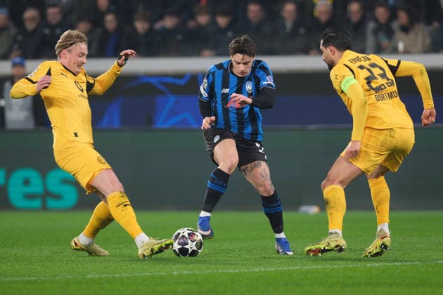 Atalanta BC v Borussia Dortmund - UEFA Champions League 2025 26 League Knockout Play-off Second Leg Nicola Zalewski of Atalanta BC 1907 is in action during the UEFA Champions League 2025 2026, Playoff Phase MD2 football match between Atalanta BC and Borussia Dortmund at New Balance Arena in Bergamo, Italy, on February 25, 2026. Bergamo Italy Italy  Copyright: xRobertoxTommasinix originalFilename:tommasini-atalanta260225_npiG3.jpg