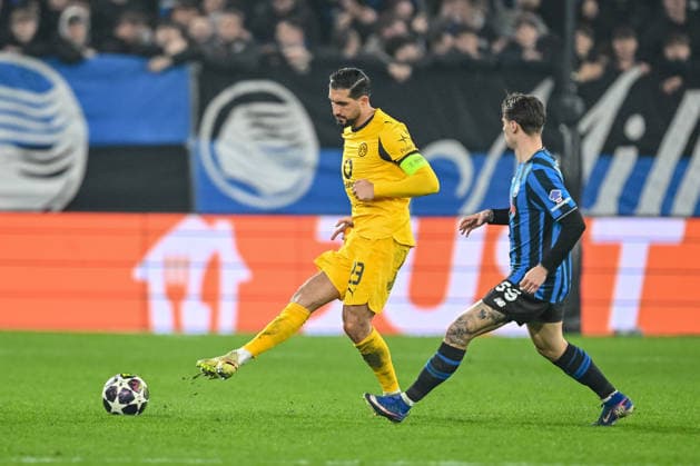 Emre Can (Borussia Dortmund) and Nicola Zalewski (Atalanta BC) battle for the ball during the UEFA Champions League 2025 26 League Knockout Play-off Second Leg match between Atalanta BC and Borussia Dortmund at Stadio di Bergamo on February 25, 2026 in Bergamo, Italy. (Photo by Harry Langer DeFodi Images) -