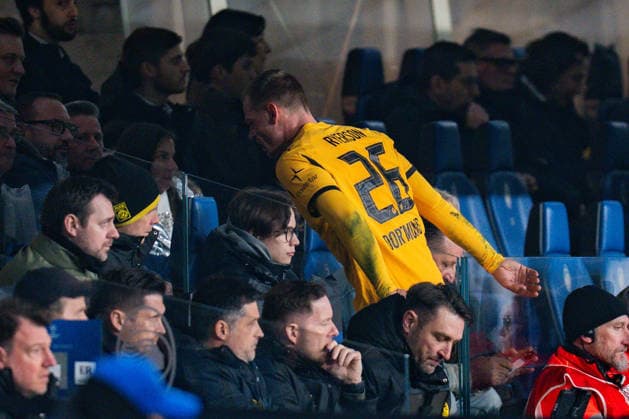 25.02.2026, Atalanta Bergamo vs. Borussia Dortmund, UEFA Champions League, Playoffs-Rückspiel JULIAN RYERSON (BORUSSIA DORTMUND, 26) sauer nach Auswechselung Regulations prohibit any use of photographs as image sequences and or quasi video Copyright: xBahhoxKarax