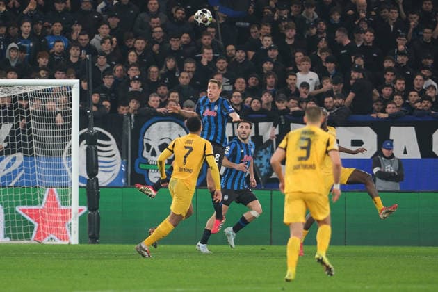 Atalanta BC v Borussia Dortmund - UEFA Champions League 2025 26 League Knockout Play-off Second Leg Mario Pasalic of Atalanta BC 1907 hits the ball during the UEFA Champions League 2025 2026, Playoff Phase MD2 football match between Atalanta BC and Borussia Dortmund at New Balance Arena in Bergamo, Italy, on February 25, 2026. Bergamo Italy Italy  Copyright: xRobertoxTommasinix originalFilename:tommasini-atalanta260225_npV3j.jpg