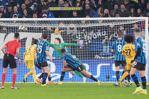 Dortmund s Karim Adeyemi scores goal 3-1 during the Uefa Champions League soccer match between Atalanta and Borussia Dortmund at the New Balance Stadium in Bergamo , north Italy - Wednesday , February 25 , 2026. - Soccer .  Copyright: xSpada LaPressex