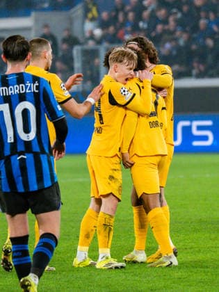 25.02.2026, Atalanta Bergamo vs. Borussia Dortmund, UEFA Champions League, Playoffs-Rückspiel Tor zum 3:1 durch Karim Adeyemi (Borussia Dortmund, 27) Jubel mit Daniel Svensson (Borussia Dortmund, 24) Regulations prohibit any use of photographs as image sequences and or quasi video Copyright: xBahhoxKarax