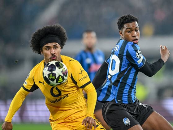 Karim Adeyemi (Borussia Dortmund) and Honest Ahanor (Atalanta BC) battle for the ball during the UEFA Champions League 2025 26 League Knockout Play-off Second Leg match between Atalanta BC and Borussia Dortmund at Stadio di Bergamo on February 25, 2026 in Bergamo, Italy. (Photo by Harry Langer DeFodi Images) -