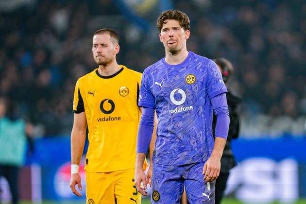 25.02.2026, Atalanta Bergamo vs. Borussia Dortmund, UEFA Champions League, Playoffs-Rückspiel Gregor Kobel (Borussia Dortmund, 1) Waldemar Anton (Borussia Dortmund, 3) egulations prohibit any use of photographs as image sequences and or quasi video Copyright: xBahhoxKarax