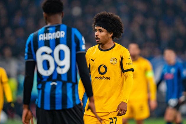 25.02.2026, Atalanta Bergamo vs. Borussia Dortmund, UEFA Champions League, Playoffs-Rückspiel Karim Adeyemi (Borussia Dortmund, 27) Honest Ahanor (Atalanta Bergamo) Regulations prohibit any use of photographs as image sequences and or quasi video Copyright: xBahhoxKarax