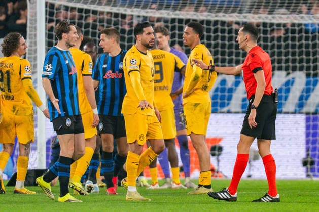 25.02.2026, Atalanta Bergamo vs. Borussia Dortmund, UEFA Champions League, Playoffs-Rückspiel Elfmeter Emre Can (Borussia Dortmund, 23) Regulations prohibit any use of photographs as image sequences and or quasi video Copyright: xBahhoxKarax