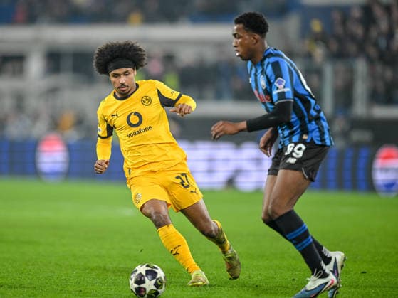 Karim Adeyemi (Borussia Dortmund) and Honest Ahanor (Atalanta BC) battle for the ball during the UEFA Champions League 2025 26 League Knockout Play-off Second Leg match between Atalanta BC and Borussia Dortmund at Stadio di Bergamo on February 25, 2026 in Bergamo, Italy. (Photo by Harry Langer DeFodi Images) -