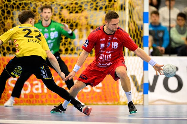 Coburg: HBL - 25 26 - HSC 2000 Coburg - SG BBM Bietigheim v.li. Marin Lisac (Coburg), Fabian Wiederstein (Bietigheim) Coburg HUK-Coburg Arena Deutschland