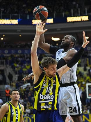 Fenerbahce Beko v Partizan - EuroLeague ISTANBUL, TURKIYE - FEBRUARY 25: Mikael Jantunen (18) of Fenerbahce Beko in action against Bruno Fernando (24) of Partizan during EuroLeague week 29 basketball match between Fenerbahce Beko and Partizan at Ulker Sports and Event Hall in Istanbul, Turkiye on February 25, 2026. Esra Bilgin Anadolu Istanbul Turkey. Editorial use only. Please get in touch for any other usage.  Copyright: x2026xAnadoluxEsraxBilginx