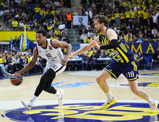 Fenerbahce Beko v Partizan - EuroLeague ISTANBUL, TURKIYE - FEBRUARY 25: Mikael Jantunen (18) of Fenerbahce Beko in action against Sterling Brown (12) of Partizan during EuroLeague week 29 basketball match between Fenerbahce Beko and Partizan at Ulker Sports and Event Hall in Istanbul, Turkiye on February 25, 2026. Esra Bilgin Anadolu Istanbul Turkey. Editorial use only. Please get in touch for any other usage.  Copyright: x2026xAnadoluxEsraxBilginx