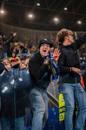 25.02.2026, Atalanta Bergamo vs. Borussia Dortmund, UEFA Champions League, Playoffs-Rückspiel Bergamo Fans waving goodbye to Borussia Dortmund Regulations prohibit any use of photographs as image sequences and or quasi video Copyright: xBahhoxKarax