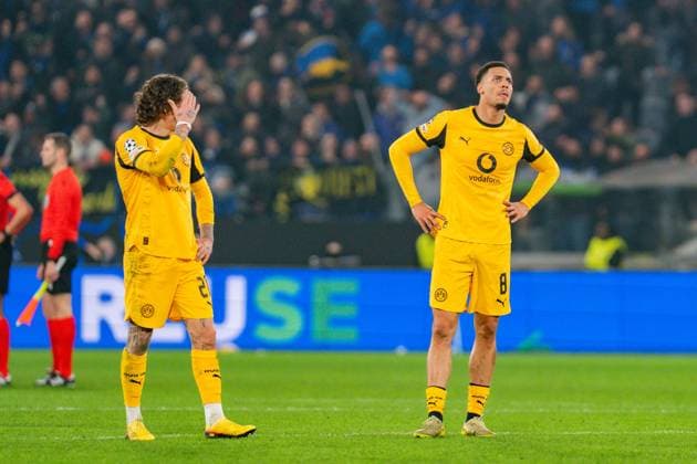 25.02.2026, Atalanta Bergamo vs. Borussia Dortmund, UEFA Champions League, Playoffs-Rückspiel Fabio Silva (Borussia Dortmund, 21) Felix Nmecha (Borussia Dortmund, 8) Regulations prohibit any use of photographs as image sequences and or quasi video Copyright: xBahhoxKarax