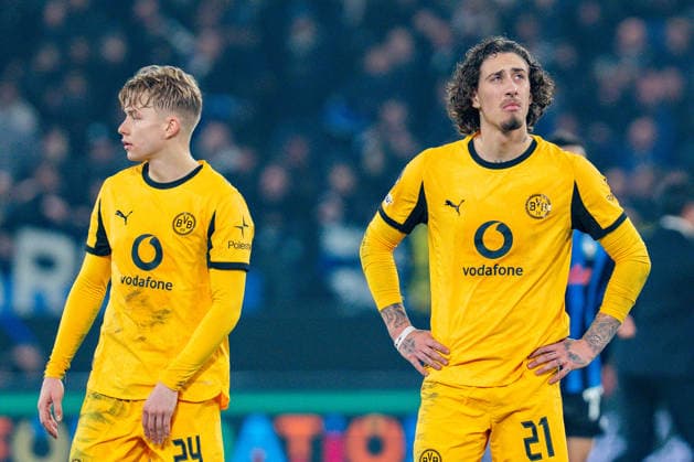 25.02.2026, Atalanta Bergamo vs. Borussia Dortmund, UEFA Champions League, Playoffs-Rückspiel Daniel Svensson (Borussia Dortmund, 24) Fabio Silva (Borussia Dortmund, 21) Regulations prohibit any use of photographs as image sequences and or quasi video Copyright: xBahhoxKarax